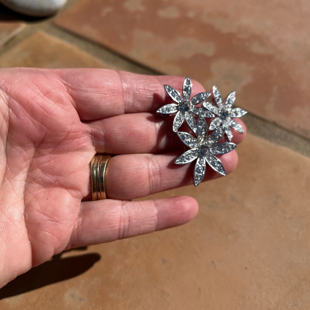 Crystal Flower Pin - Picture 6 of 6